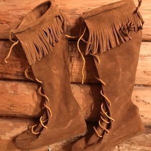 Boho Minnetonka front lace knee high boot Size 6